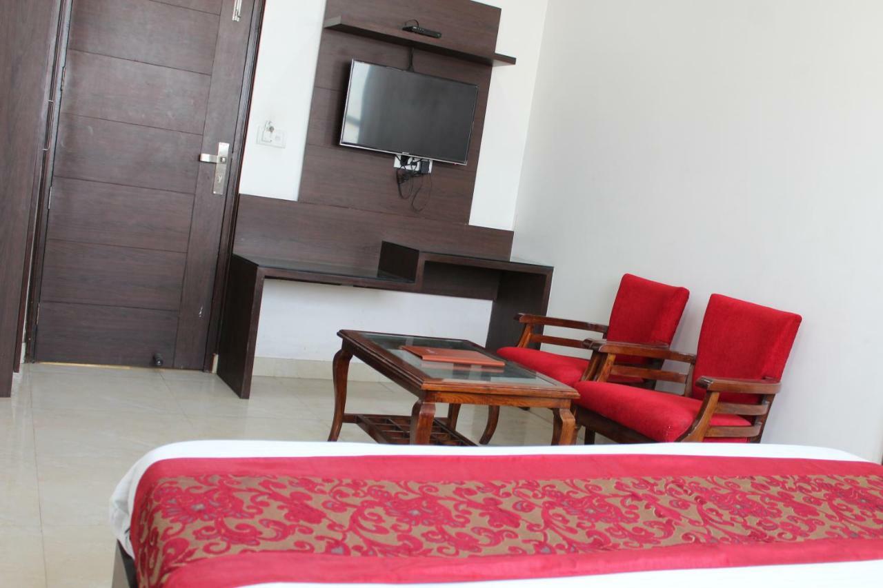 Hotel Lav Kush Deluxe " 3 Min Walking From New Delhi Railway Station " Εξωτερικό φωτογραφία