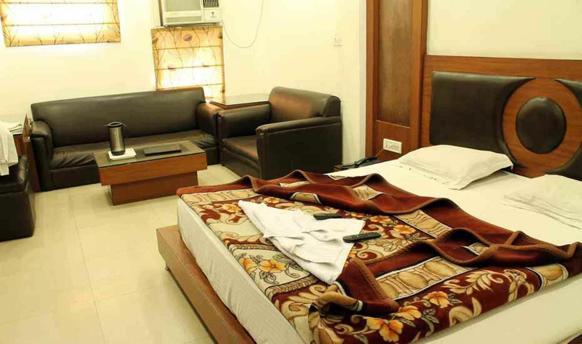 Hotel Lav Kush Deluxe " 3 Min Walking From New Delhi Railway Station " Εξωτερικό φωτογραφία