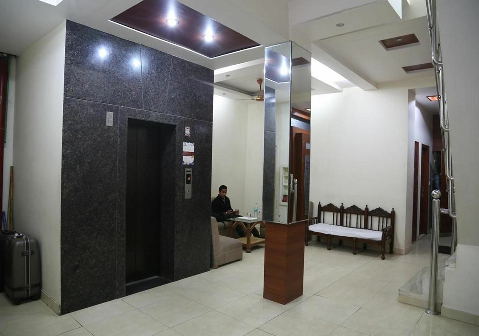 Hotel Lav Kush Deluxe " 3 Min Walking From New Delhi Railway Station " Εξωτερικό φωτογραφία