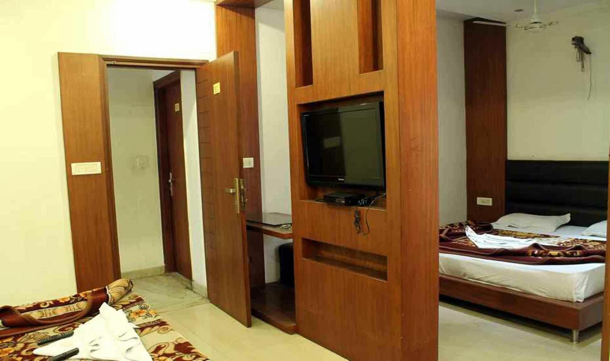 Hotel Lav Kush Deluxe " 3 Min Walking From New Delhi Railway Station " Εξωτερικό φωτογραφία